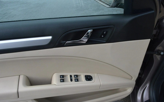 Skoda Superb cena 31000 przebieg: 226000, rok produkcji 2011 z Hrubieszów małe 781